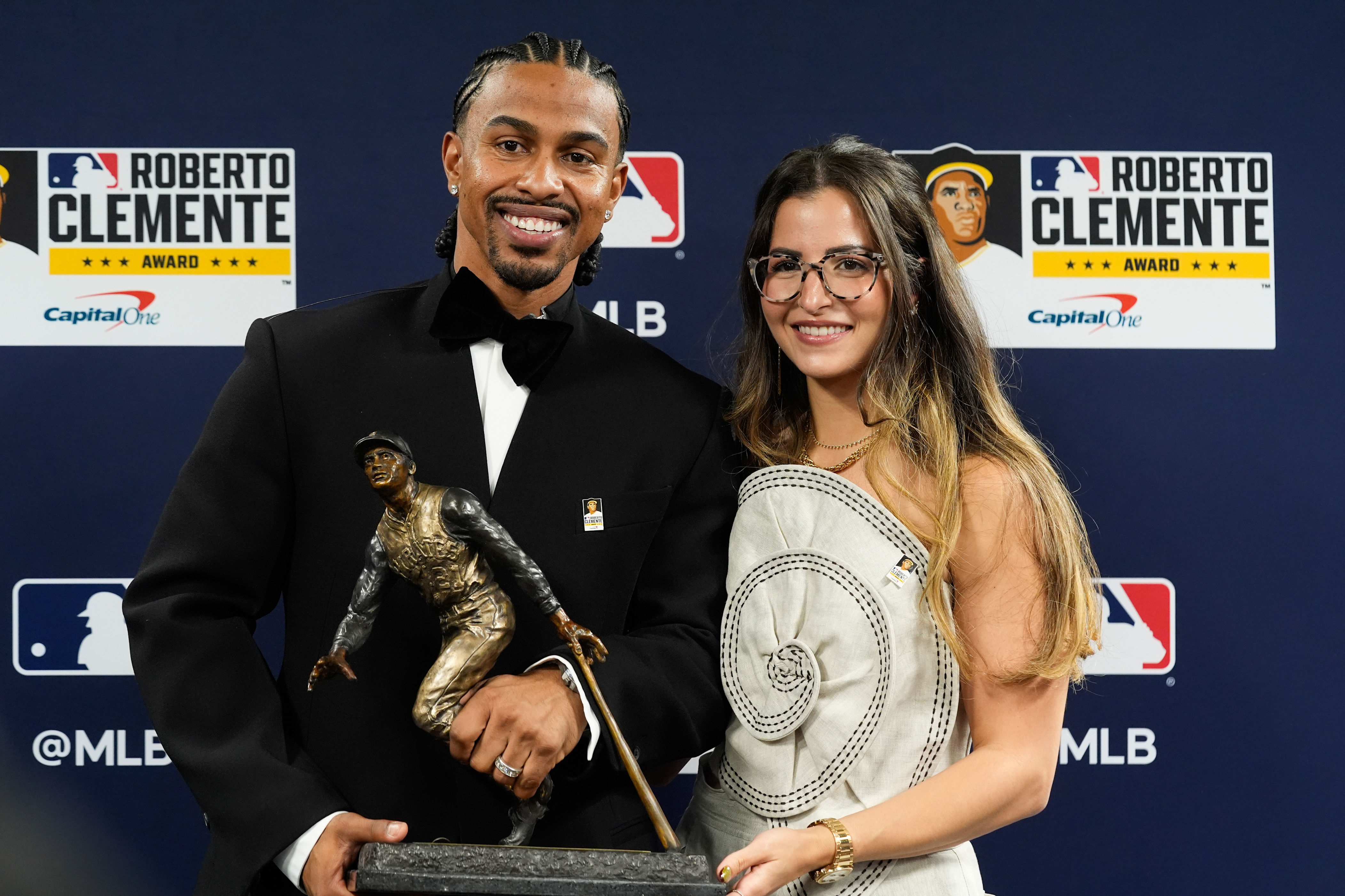 Mets' Francisco Lindor wins Roberto Clemente Award for humanitarian work