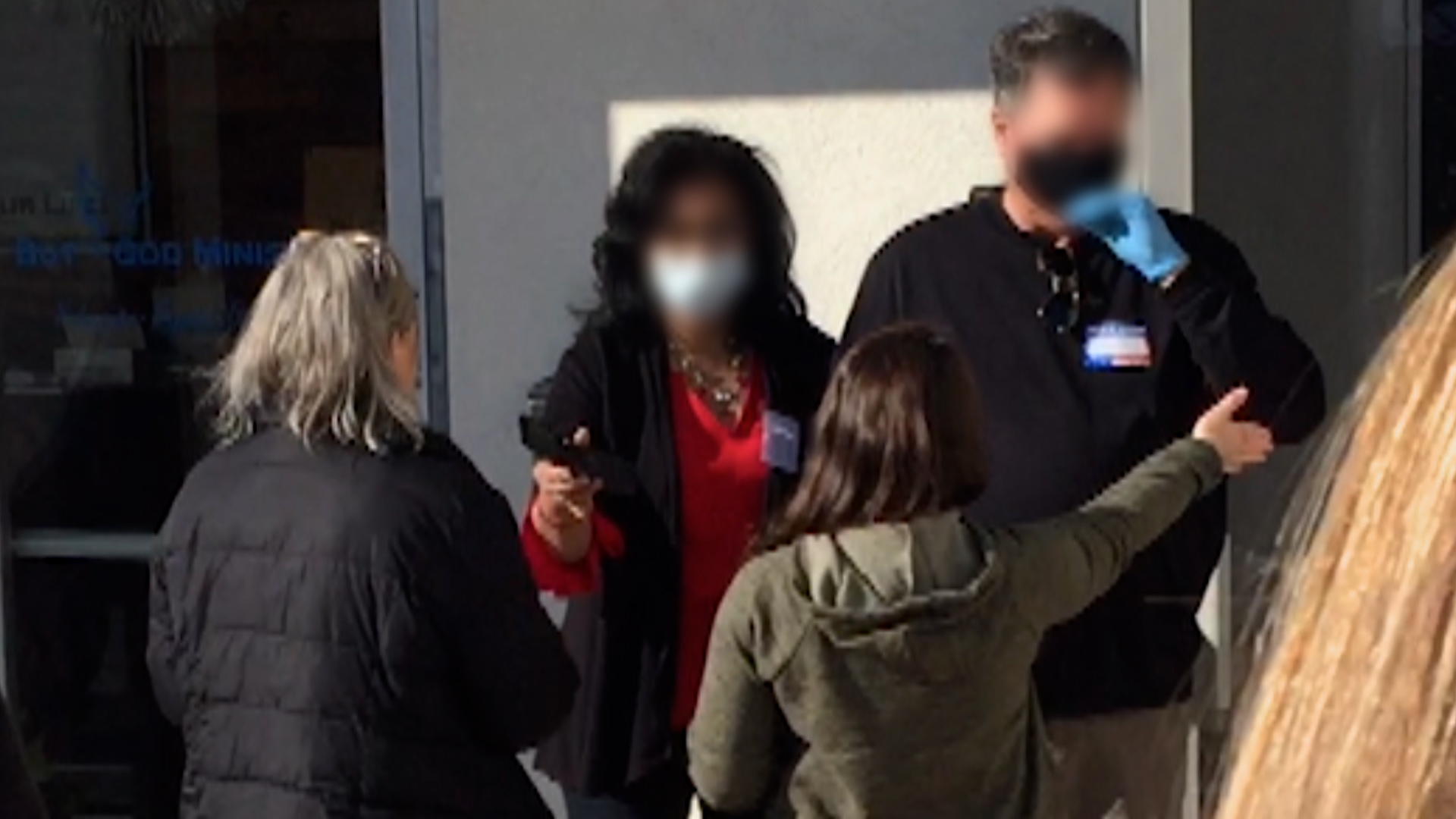 Neighbors attack two men with cup of coffee | Neighborhood Wars