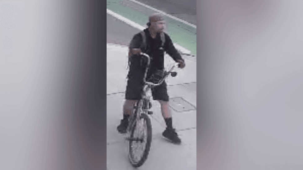 Police seek suspect in stabbing in Visalia parking lot