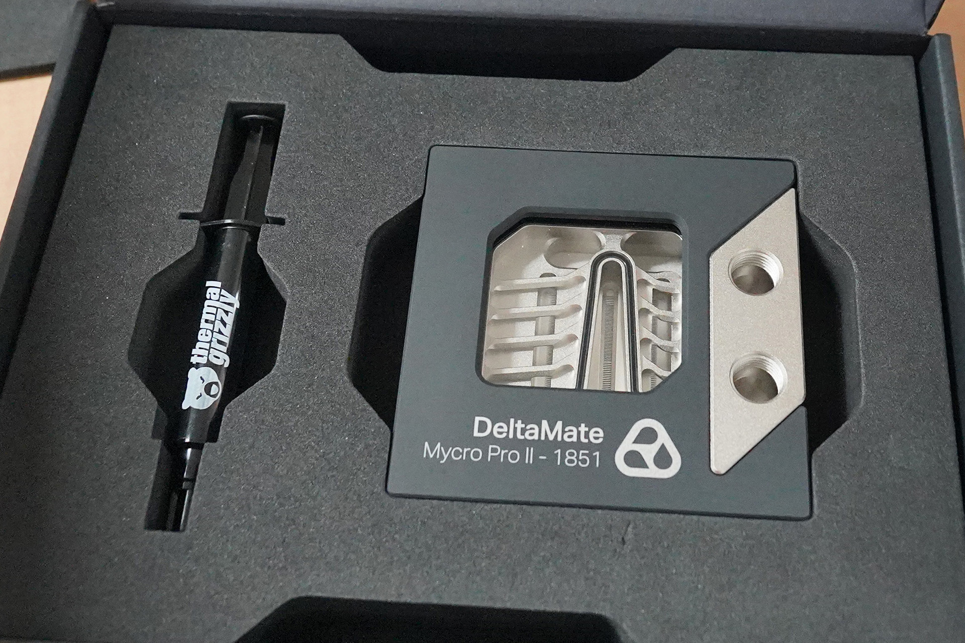 ガラス窓やアルミ製カバーを備えた水冷ブロック「Thermal Grizzly DeltaMate CPU Block - MPII Intel ...