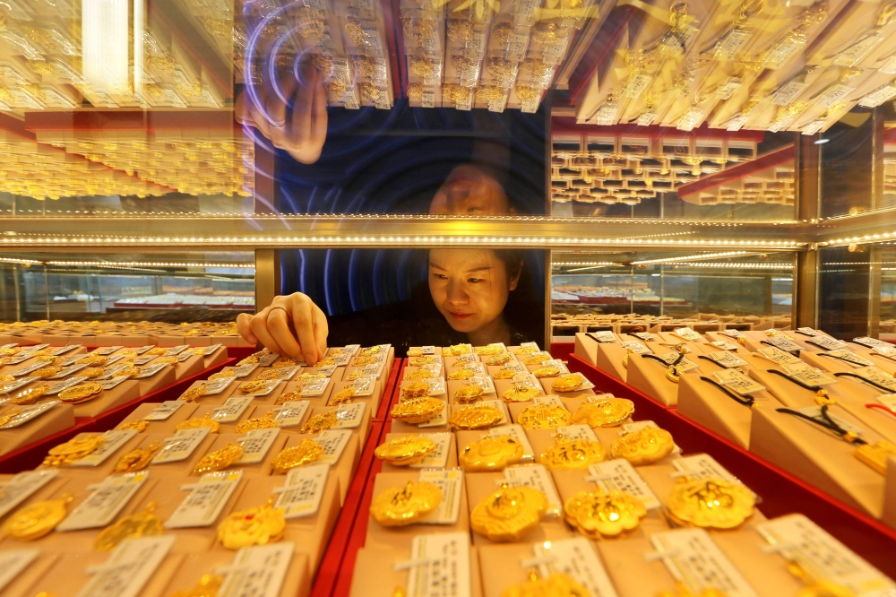 Buy low, sell high: Kelantan shoppers see opportunity as gold falls to ...