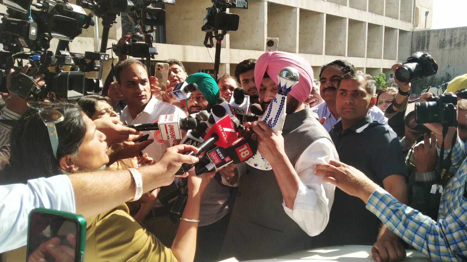 Punjab Assembly session live: Bajwa objects to Congress MLAs being ...