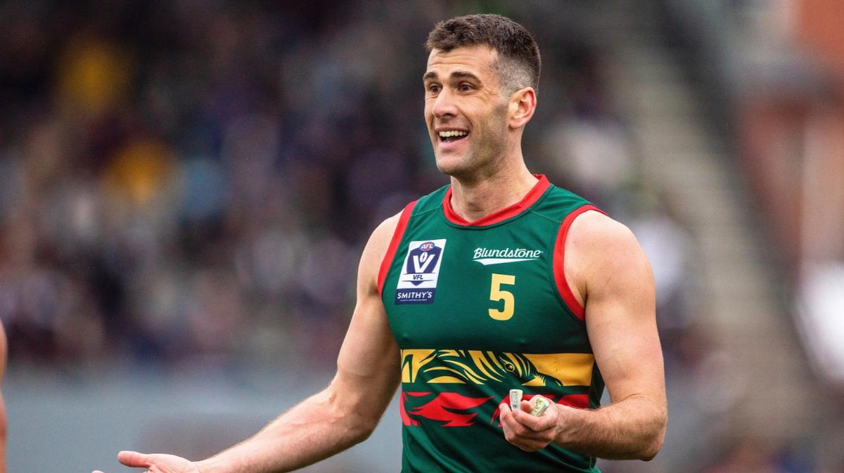 Tasmania Devils sack inaugural captain Robbie Fox after off-field incident
