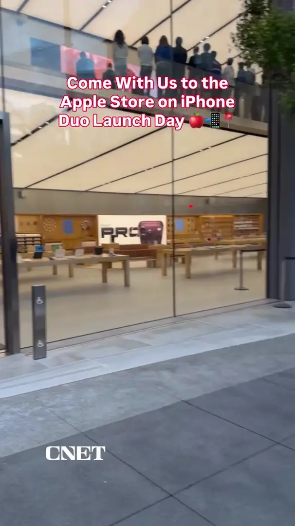 Come with us to the Apple Store on iPhone Duo launch day