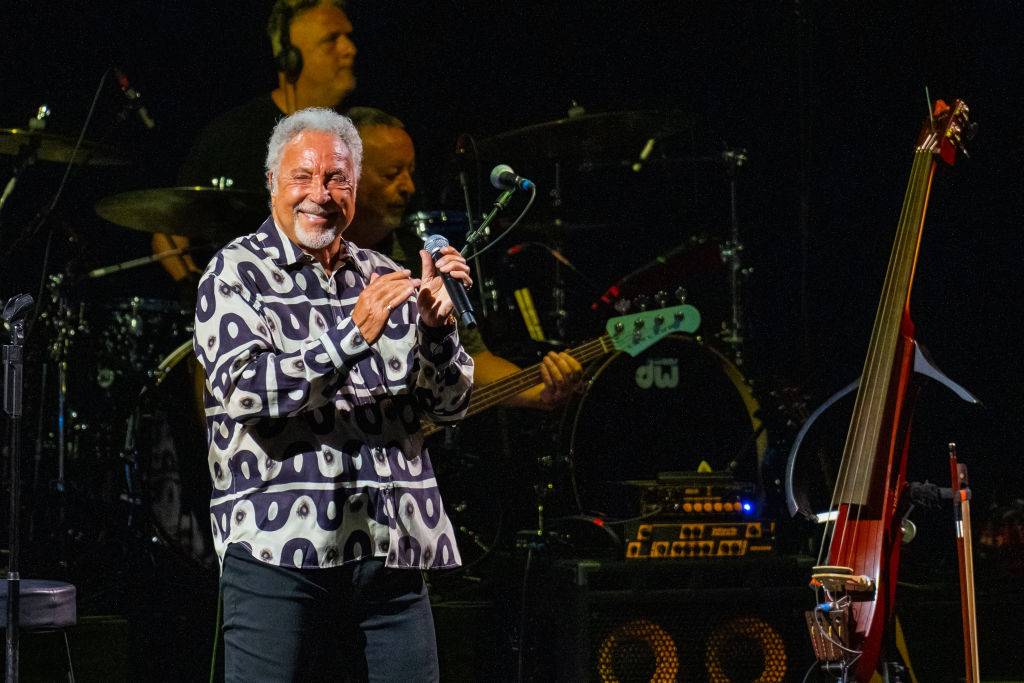 Sir Tom Jones forced to cancel Los Angeles gig at the last minute on ...