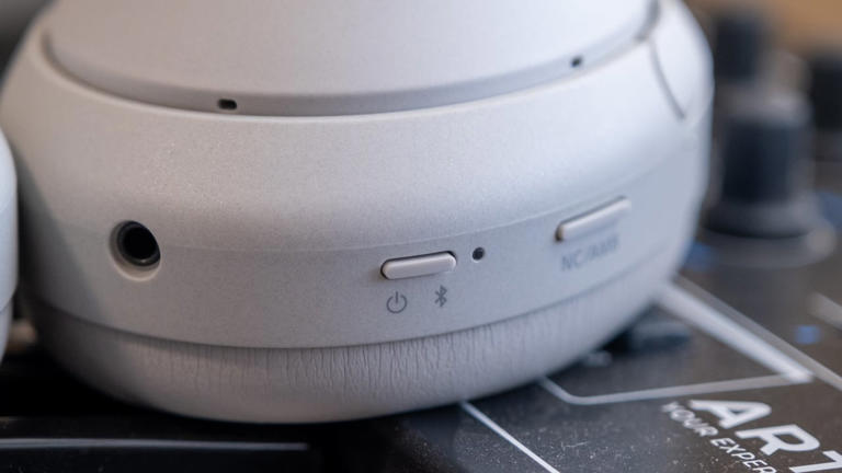 Sony WH-1000XM4C review: A familiar favorite, still with superb sound