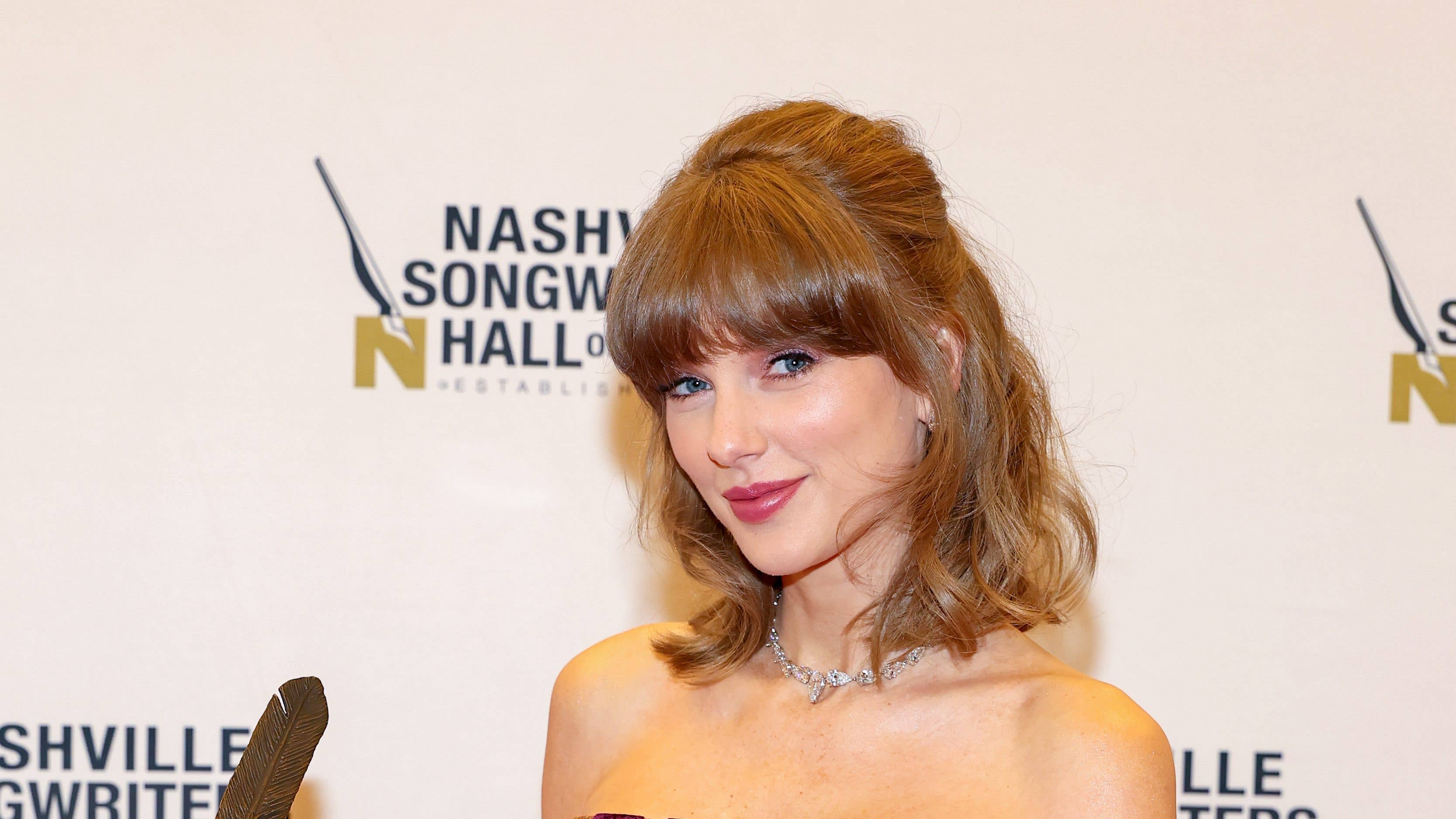 Taylor Swift makes history as youngest-ever Nashville Songwriters Hall ...