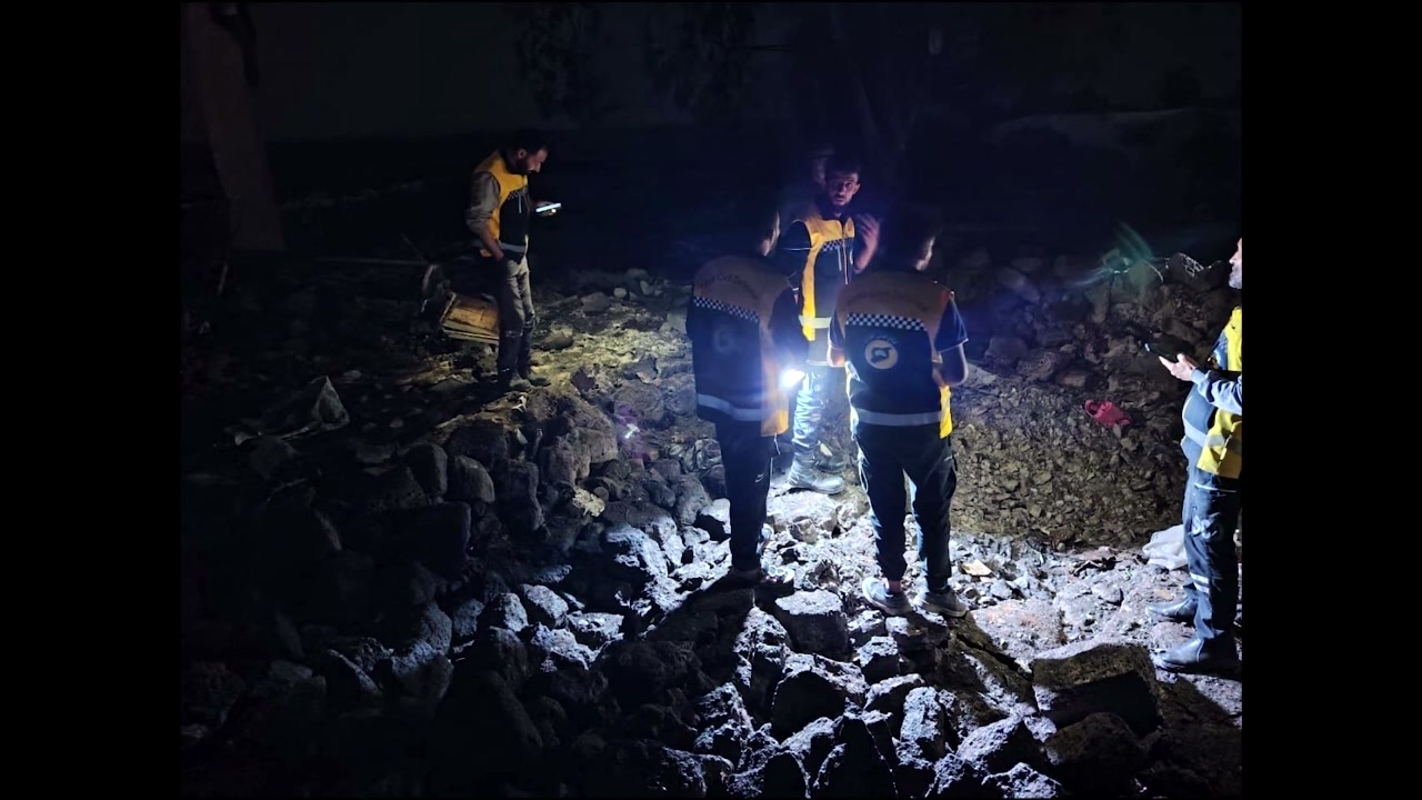 Stills: Syrian emergency teams respond to sites of Jordanian airstrike