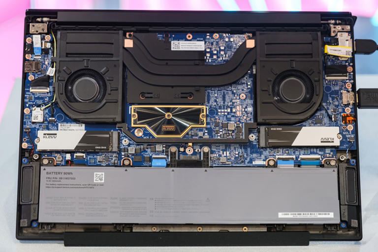 Laptop makers finally have an excuse to stop soldering down RAM