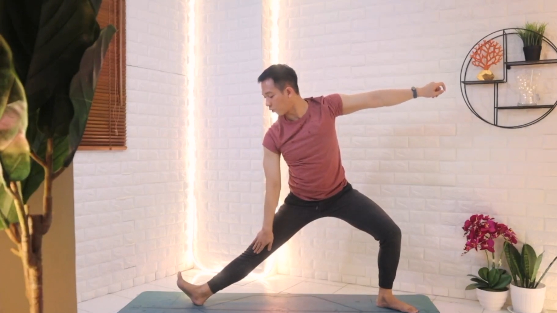 Vinyasa flow untuk memperkuat kaki yang cocok bagi pemula