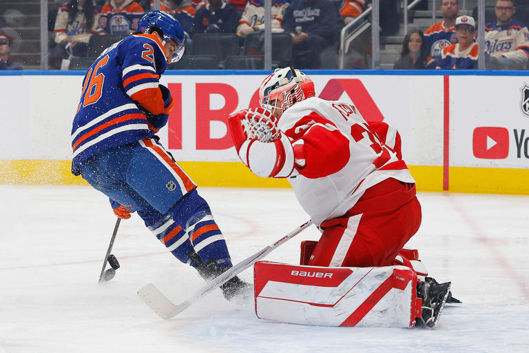 Postava stars as Wings rally for 4-3 shootout victory in Edmonton