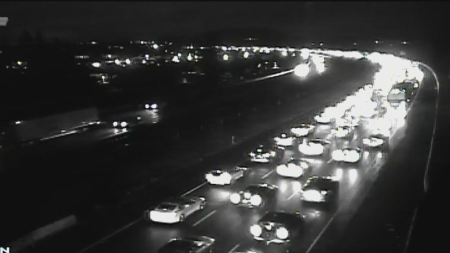 Traffic alert: Northbound I-205 closed to investigate fatal pedestrian ...