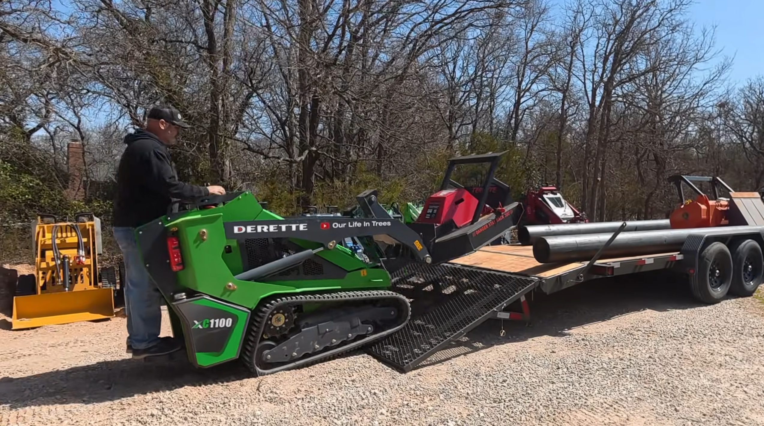 Trailer features for transporting mini equipment