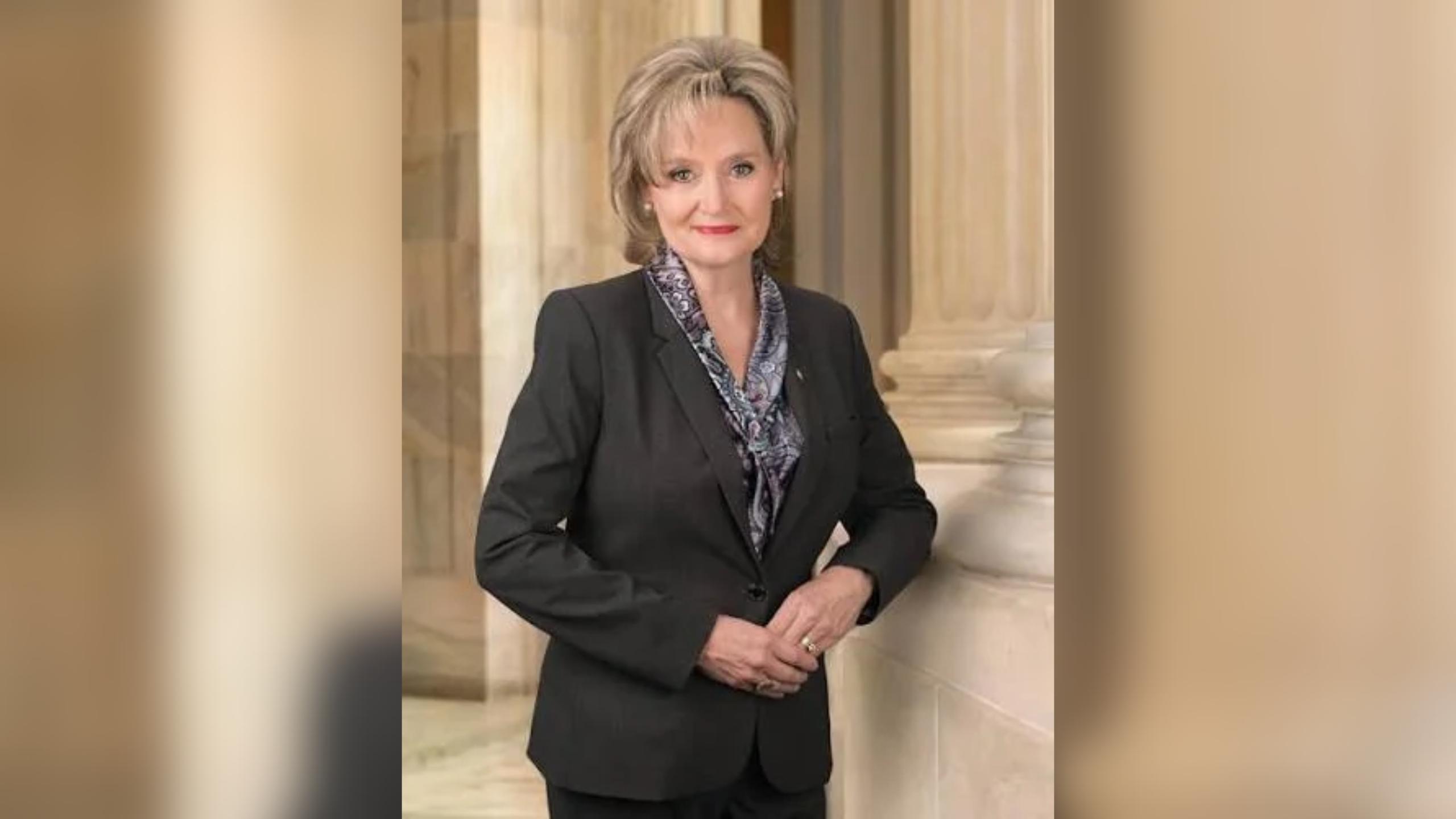 Republican Cindy Hyde-Smith's awkward Trump rally moment sparks mockery ...