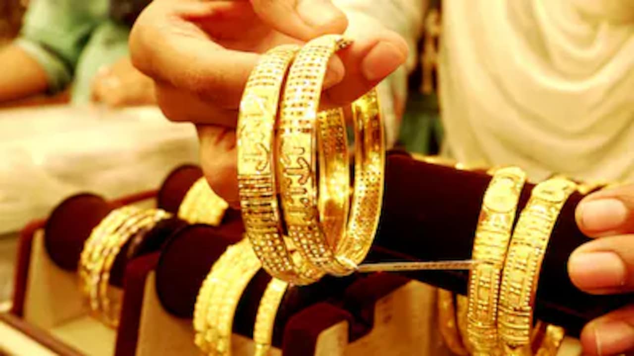 Gold prices crash over Rs 3,000 in 10 days, fall near Rs 1.42 lakh as ...