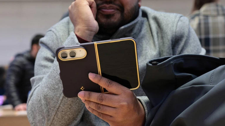 Apple moves to replace faulty iPhone duos after early display issues ...