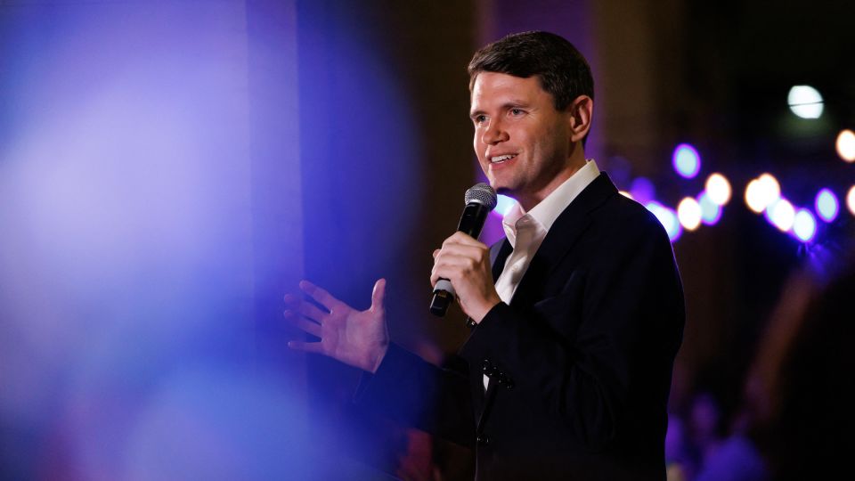The midterms look good for Democrats — but it's too early to call a blue wave