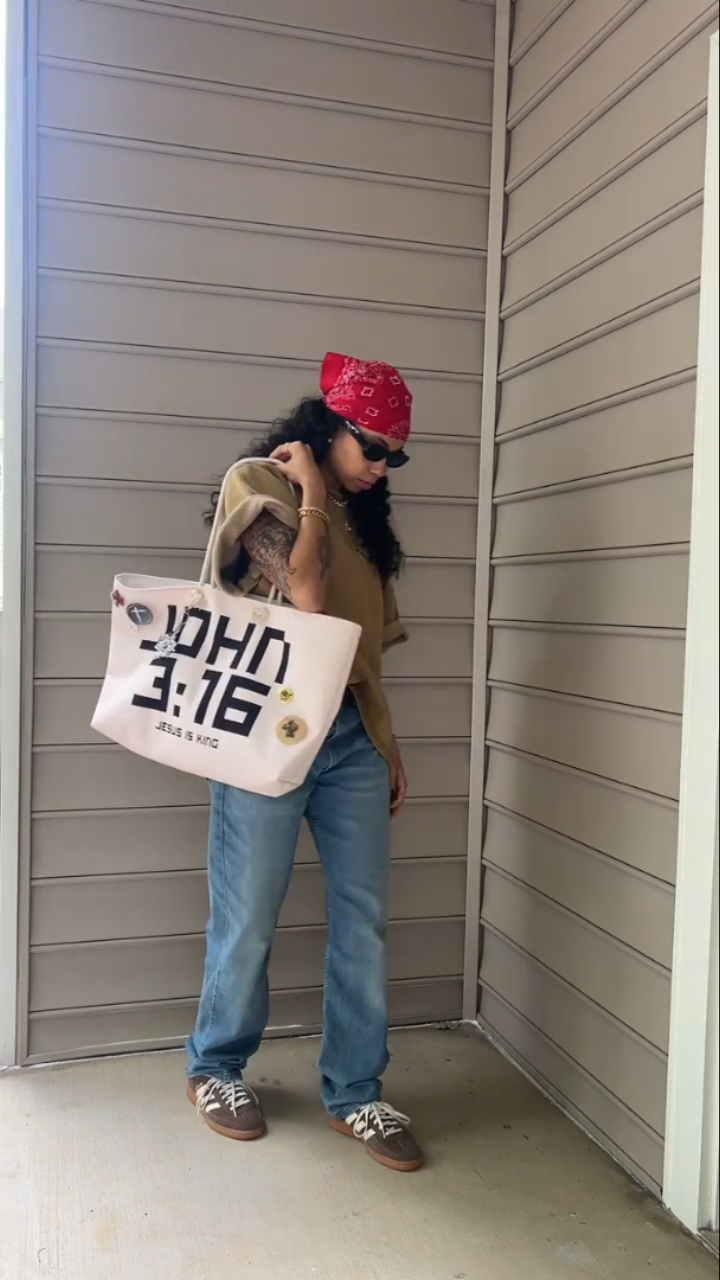 How to style a tote bag for everyday outfits