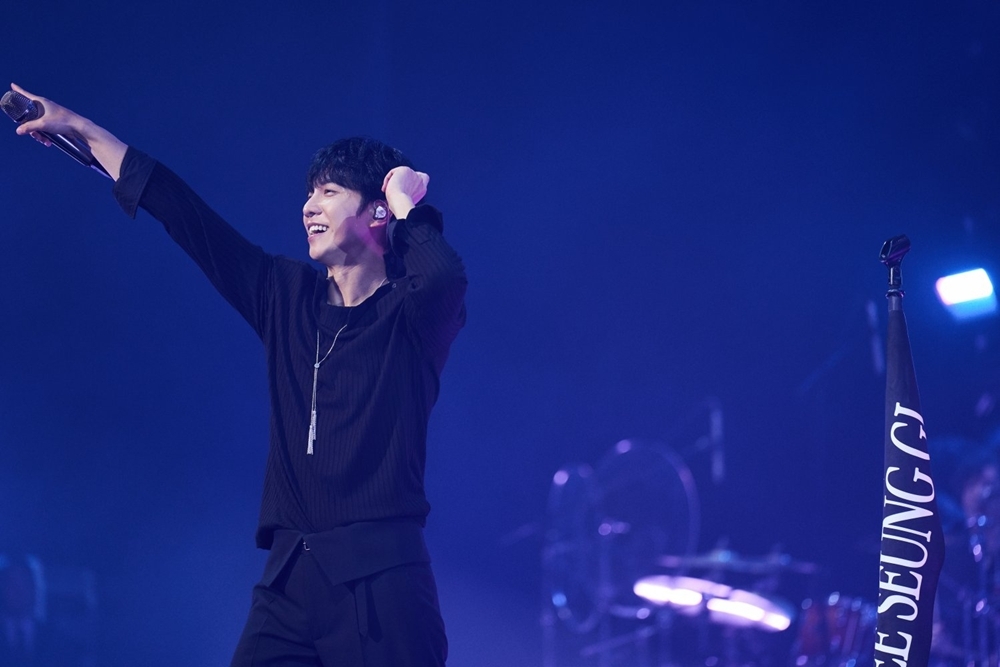 Lee Seung-gi sold out in three minutes, reduced seating by 10%