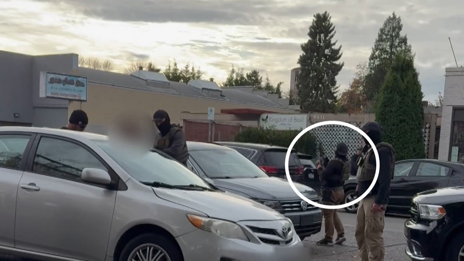 ICE officer carries rifle during South Seattle arrest, witness photos show