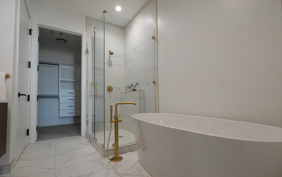 Walk-in showers that wow your space