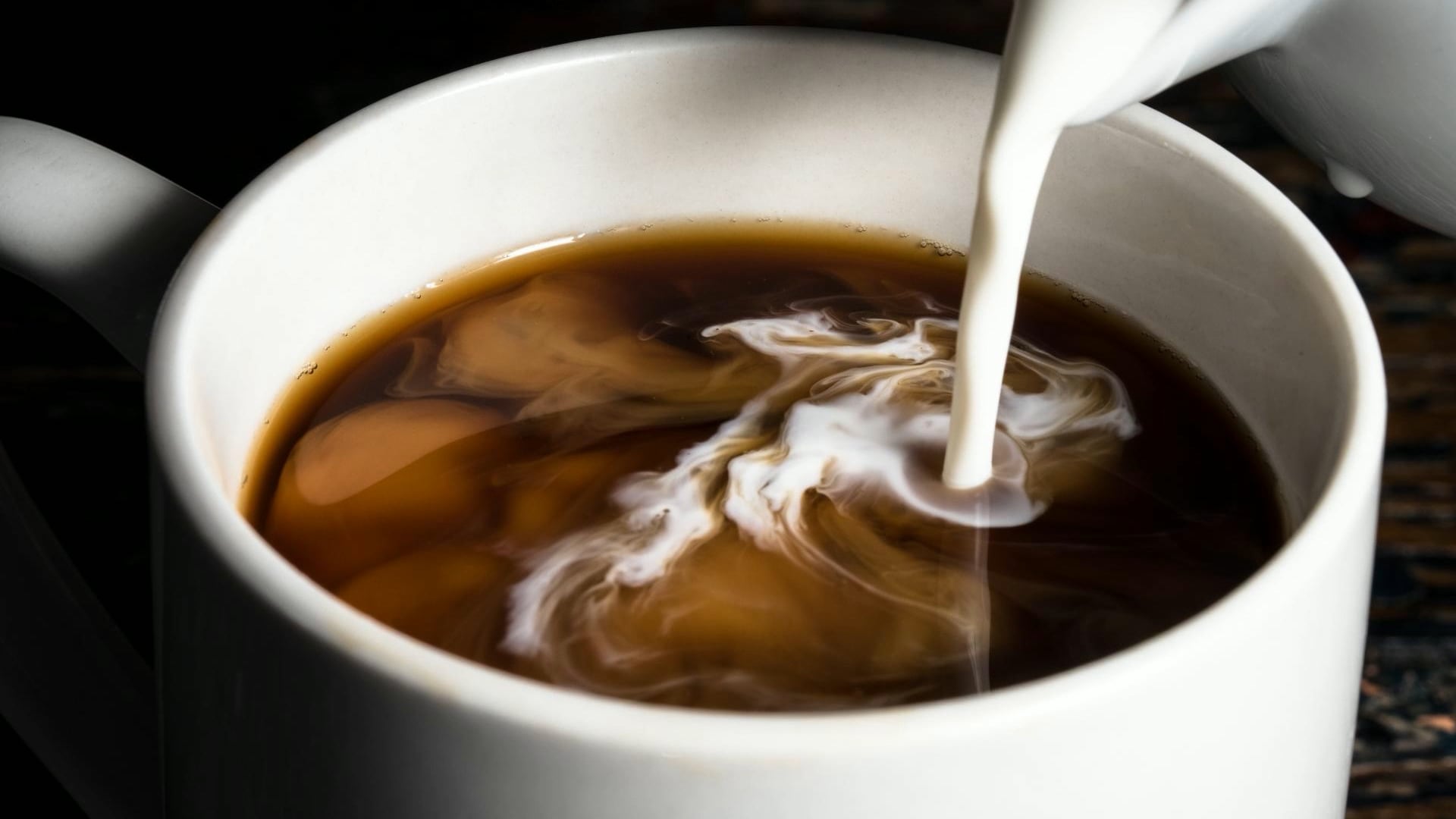 Why milk blocks coffee health benefits (and best alternatives)