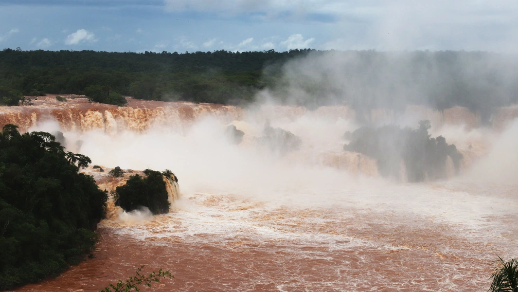 Iguazu Falls and borderland history