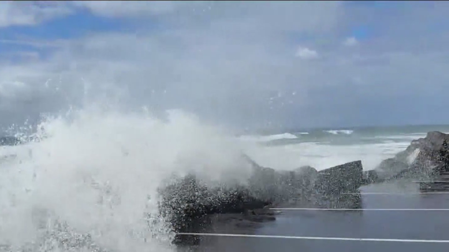 High tides and coastal erosion