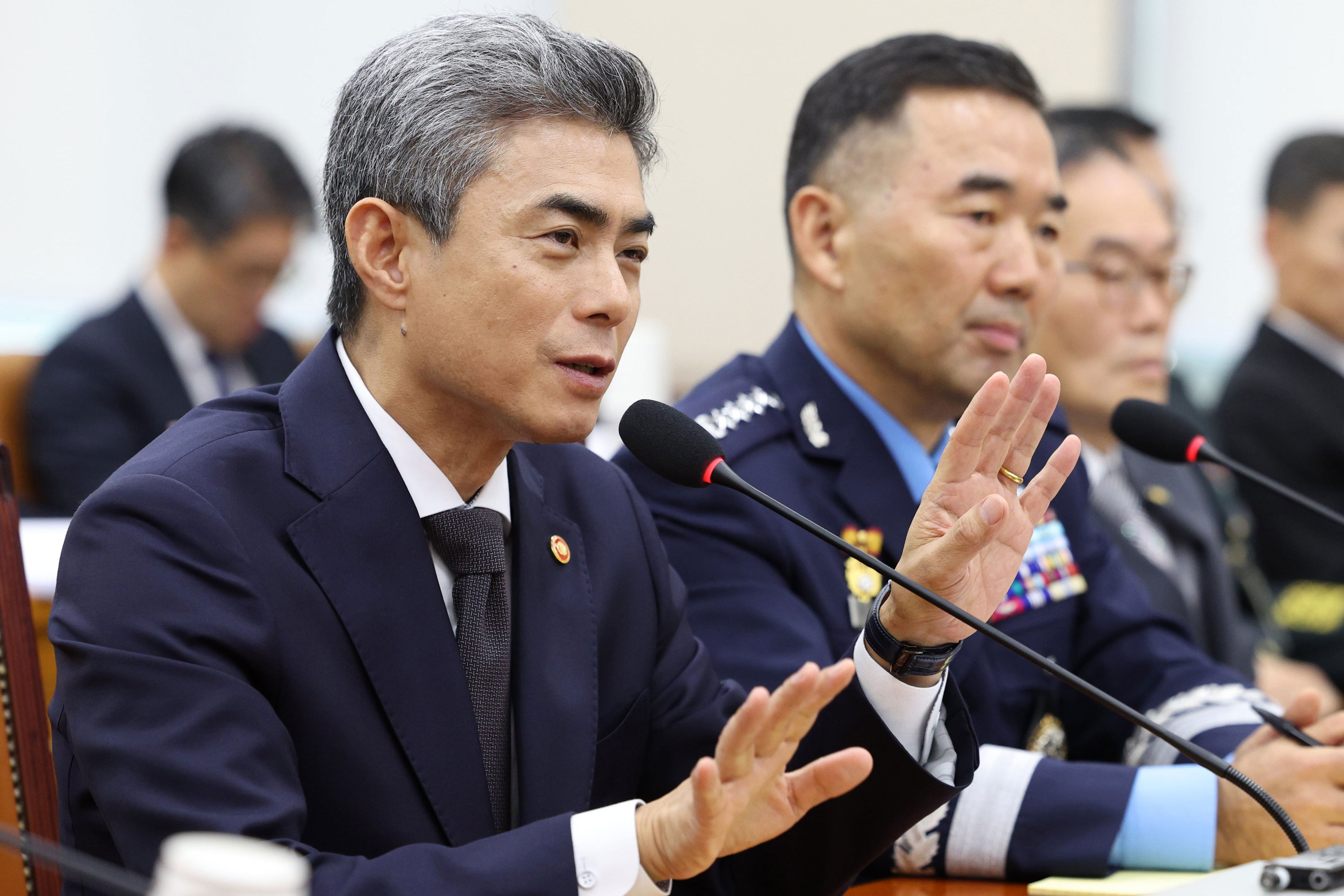 Defense Minister Kang meets US Defense Secretary in Philippines