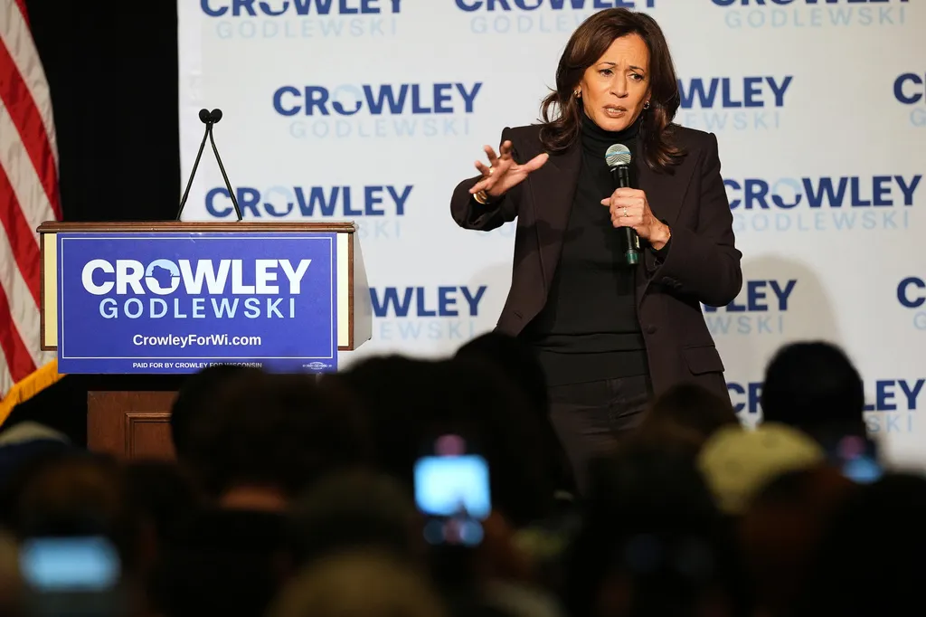Kamala Harris urges Wisconsin women to turn anger into action at ...