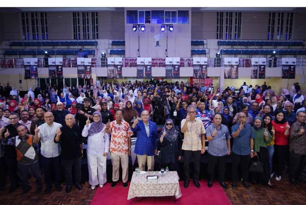 Over 2,000 attend Sinar Harian town hall with Pahang MB