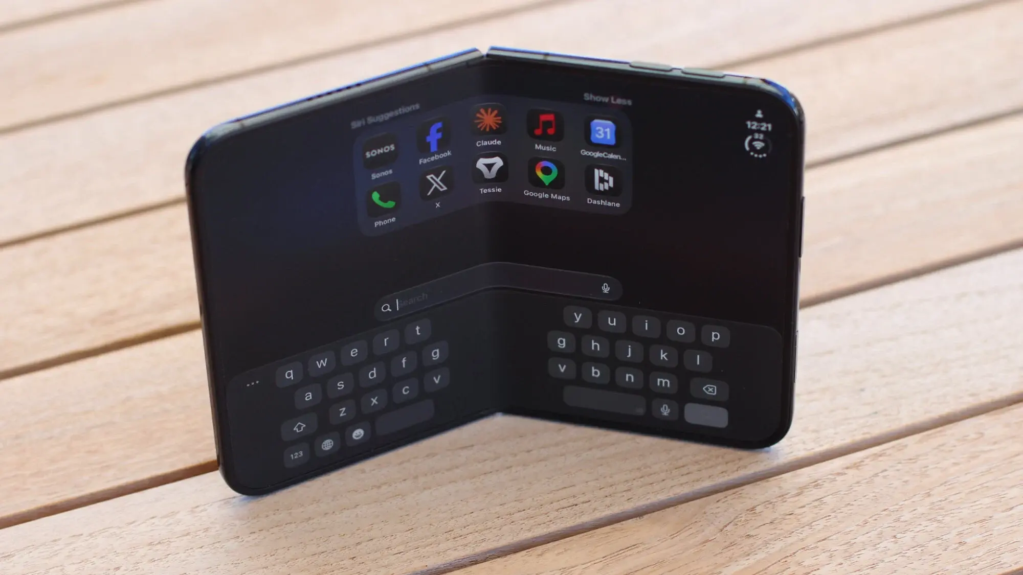 Worried about iPhone Duo screen cracking? Watch a robot fold one until ...