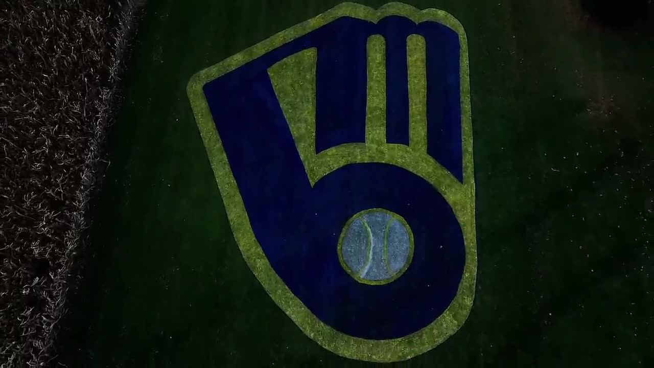 Columbus farm showcases Brewers’ spirit with giant logo