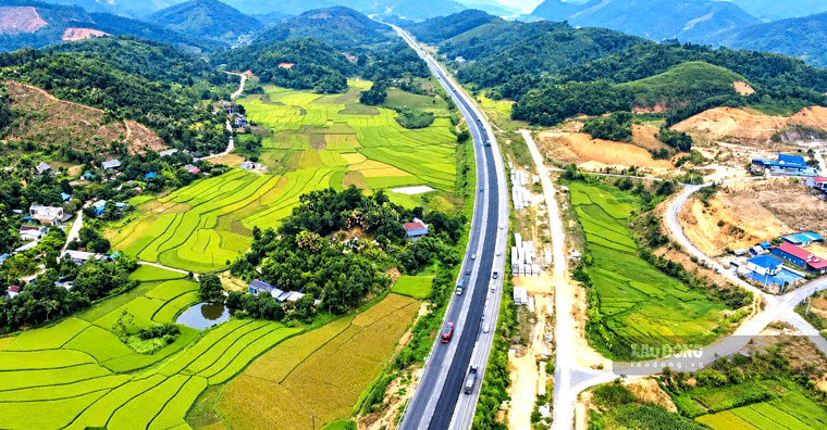 Dự án mở rộng cao tốc Nội Bài - Lào Cai thiếu nguồn cung đá trầm trọng