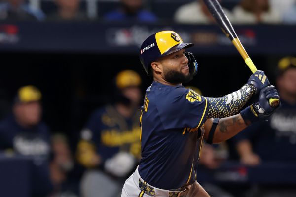 Brewers ride 8-run fifth to Game 3 rout of Rays, take 3-0 World Series lead