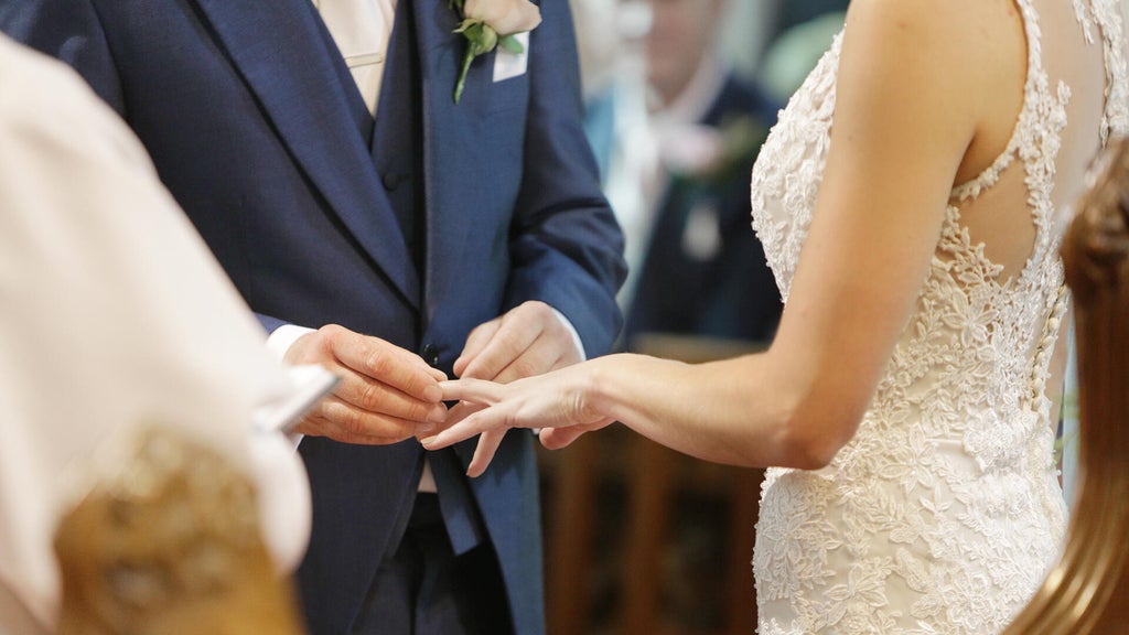 Brides seeking answers weeks after NH photography company's bankruptcy ...
