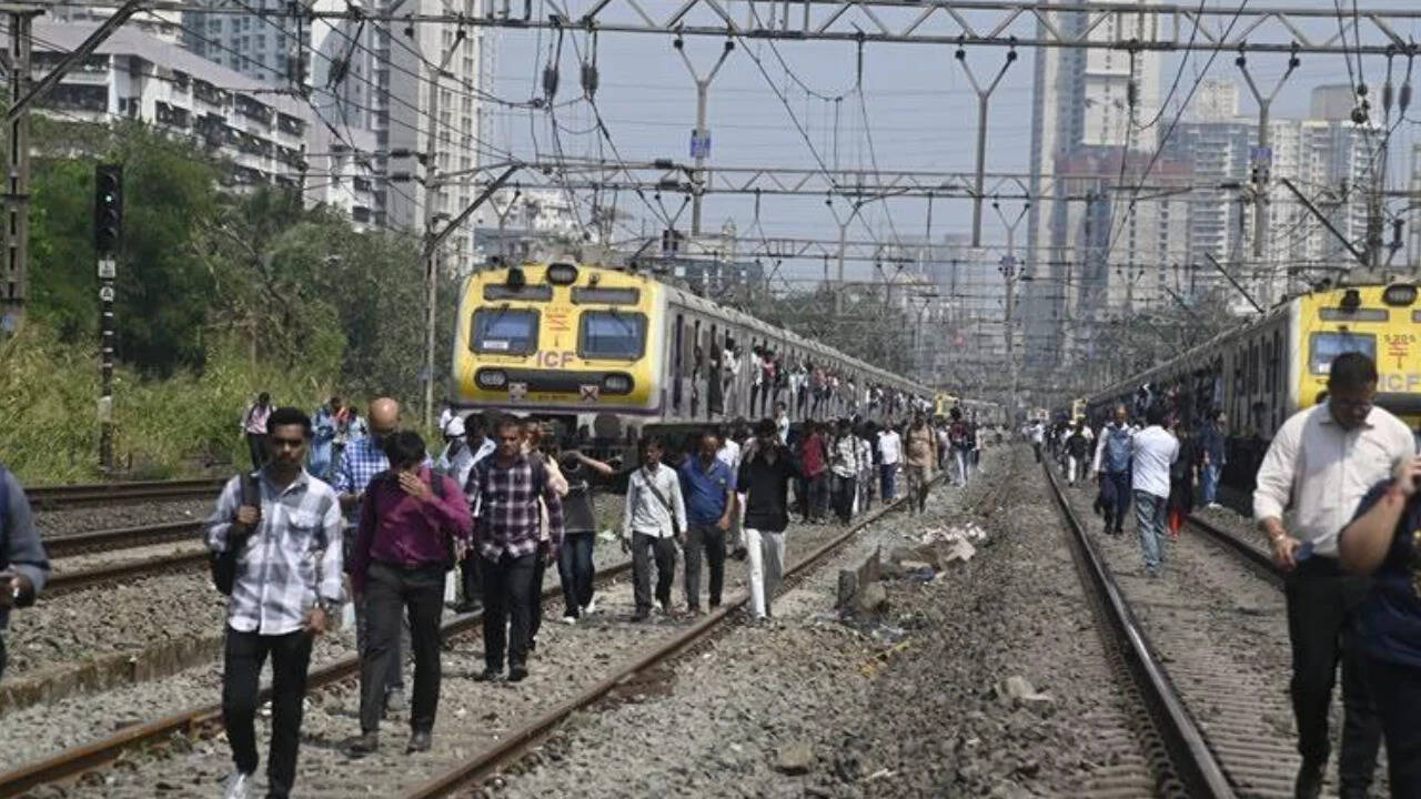 Mumbai Central Railway disruption: 3 dead in separate incidents ...