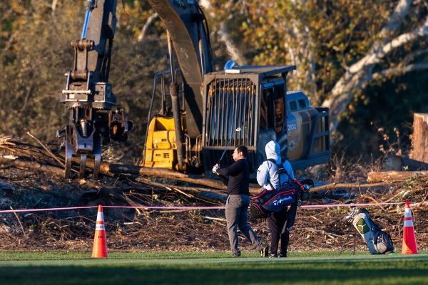 Judge extends block on Trump's renovation plans for public golf course ...