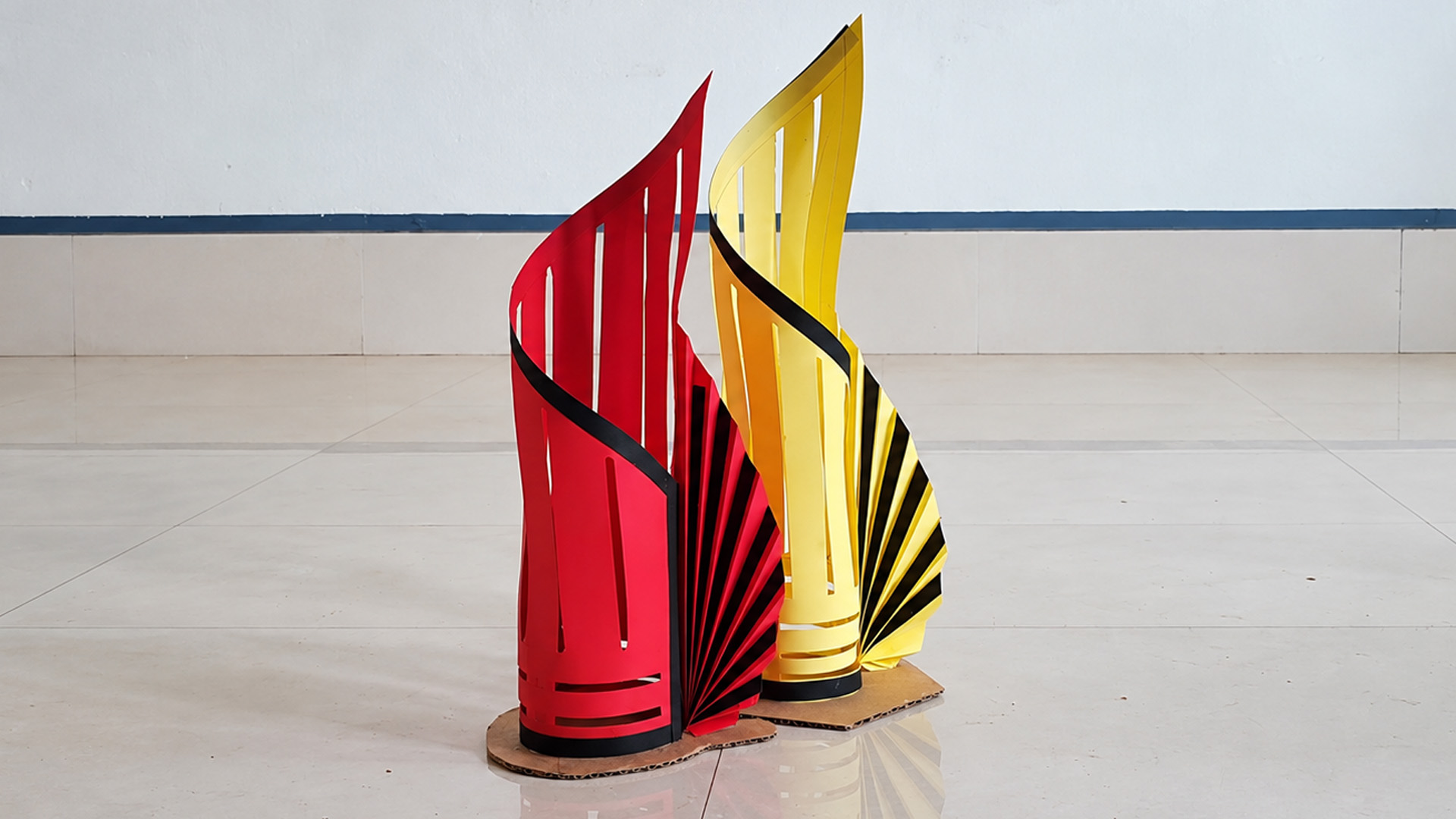 Step by step guide to making a DIY paper vase