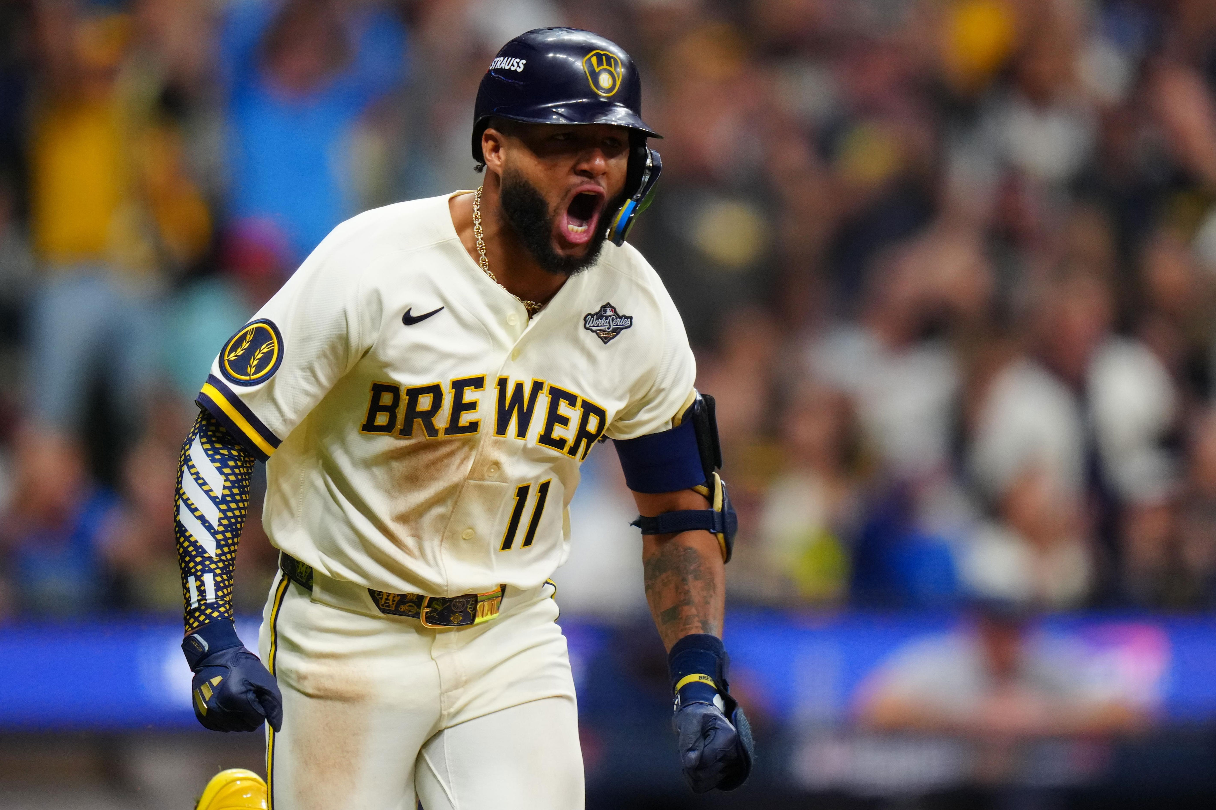 Brewers pound Rays to take a 3-0 series lead
