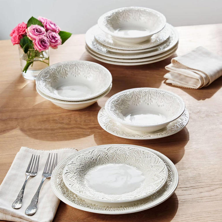 The Pioneer Woman’s $40 vintage-style lace dinnerware set looks like a ...
