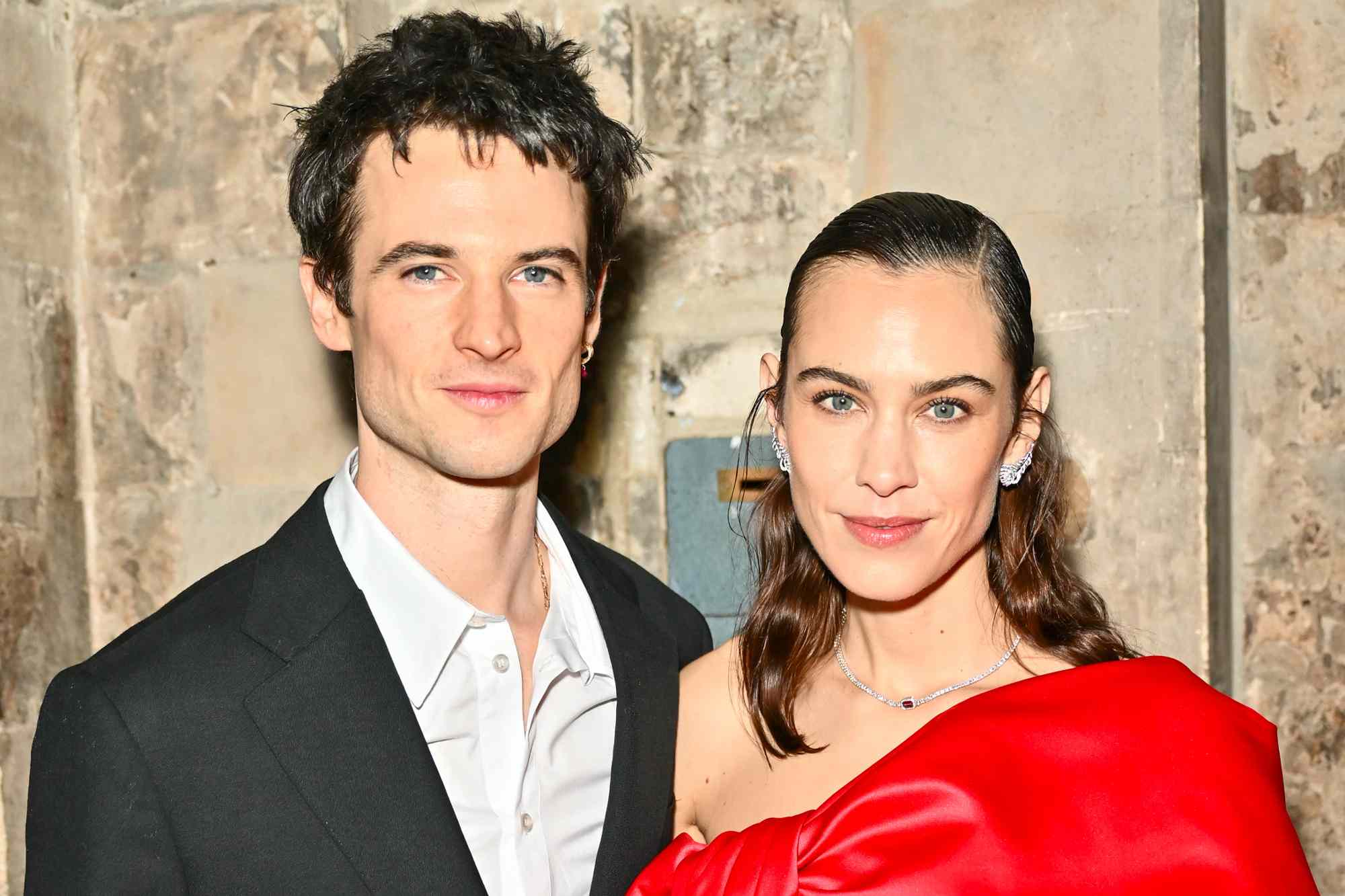 Alexa Chung’s engagement ring from Tom Sturridge has a spooky ...
