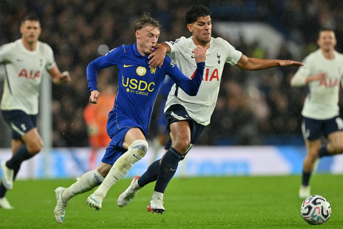 Spurs seal rare win at Chelsea as Palmer sees red