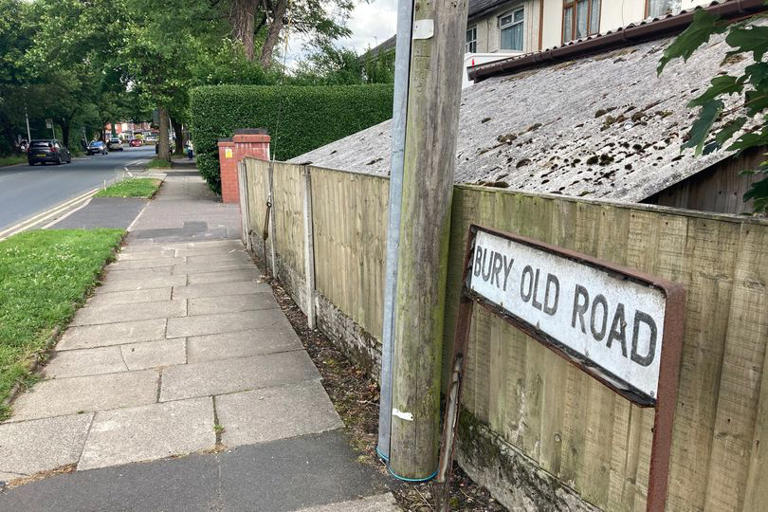 Two drivers who didn't stop for Heywood lollipop man in the road have ...