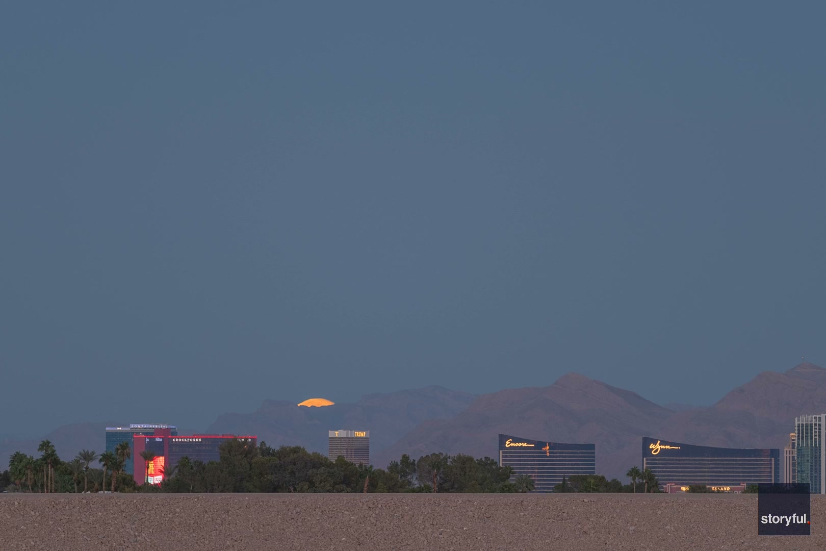 Hunter's moon rises over Las Vegas skyline in timelapse footage