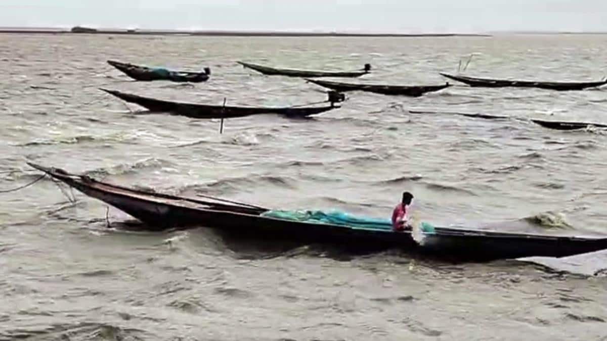 Cyclone Arnab live: Storm turns very severe; Andhra, Odisha brace for ...