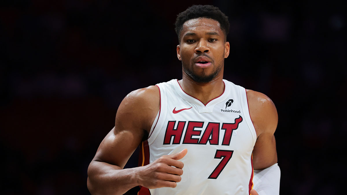 Heat’s Giannis Antetokounmpo flashes vintage form with powerful dunk vs ...