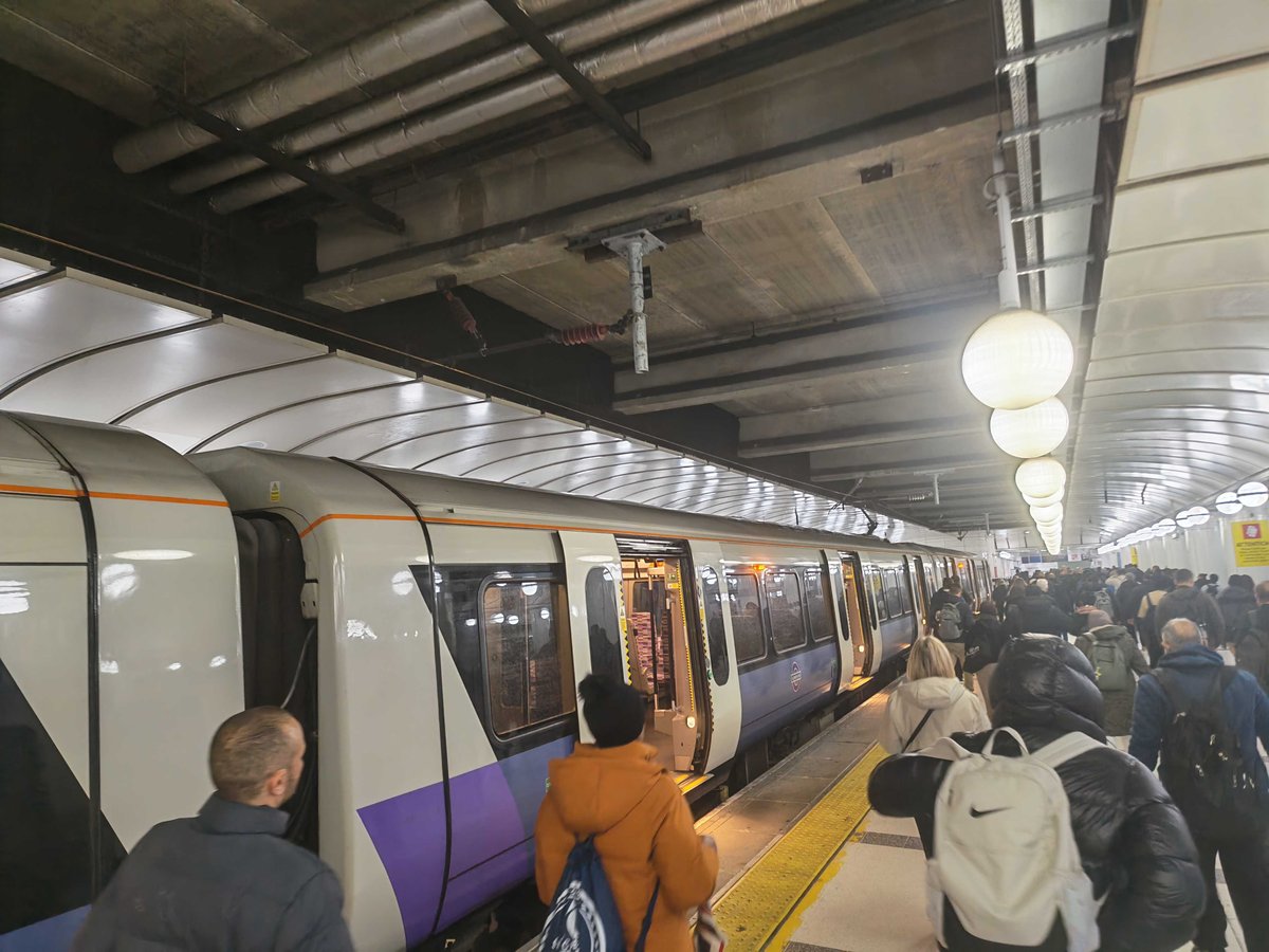 Elizabeth line and Northern line suspensions disrupt rush-hour commute