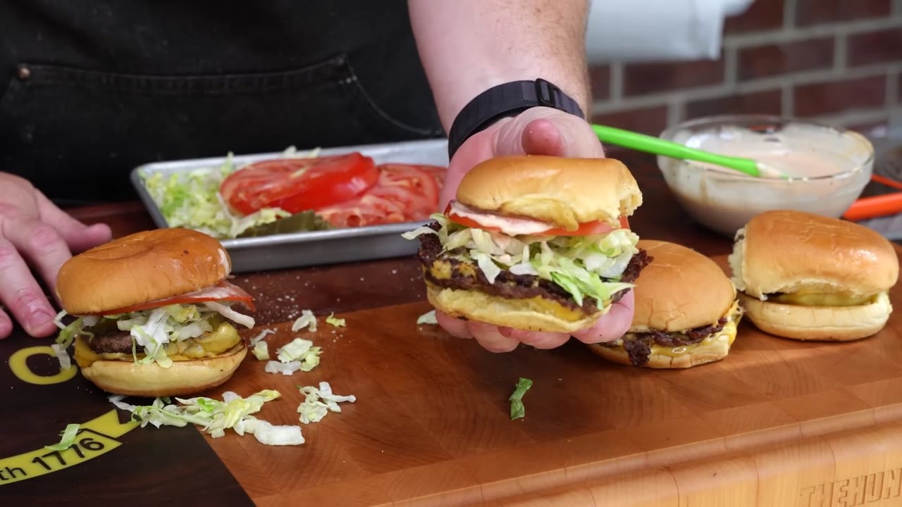 Smash burgers vs. traditional burgers: A Blackstone griddle cooking ...