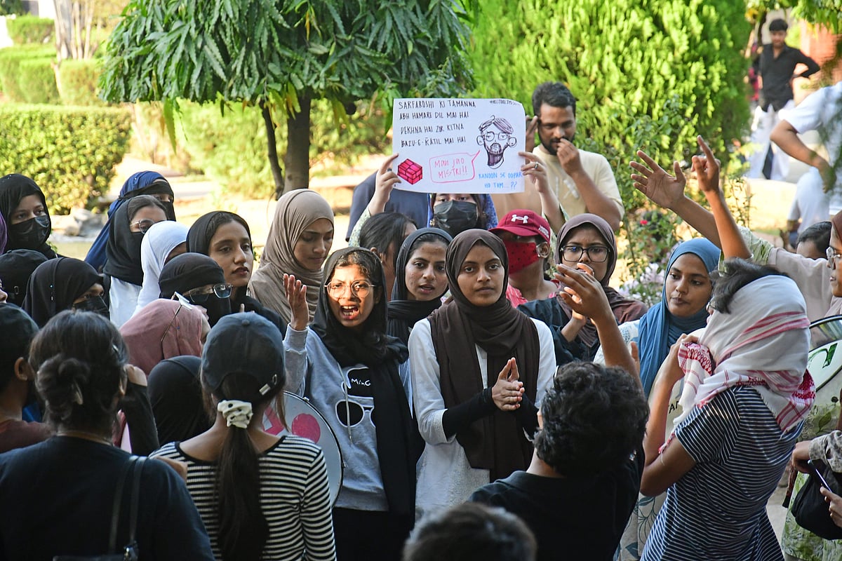 Jamia students continue stir for 16th day, demand firm deadline for ...